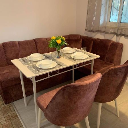 Comfy Studio Apartment By The Flower Market Varna Bagian luar foto