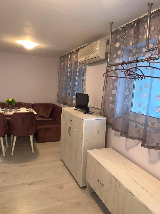 Comfy Studio Apartment By The Flower Market Varna Bagian luar foto