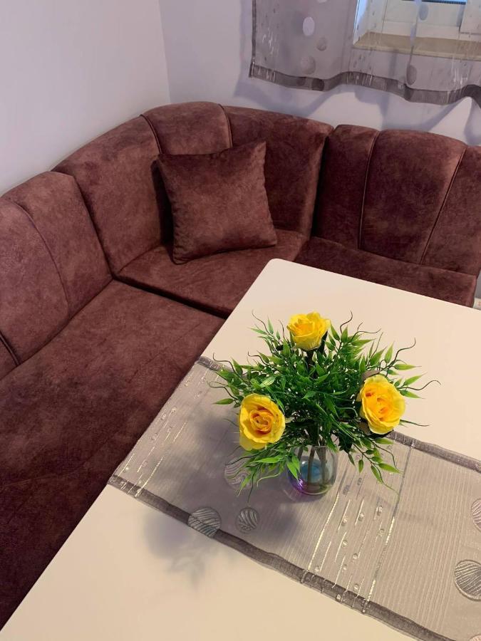 Comfy Studio Apartment By The Flower Market Varna Bagian luar foto
