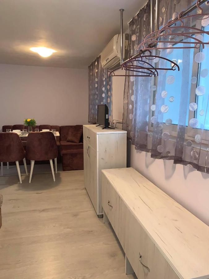Comfy Studio Apartment By The Flower Market Varna Bagian luar foto