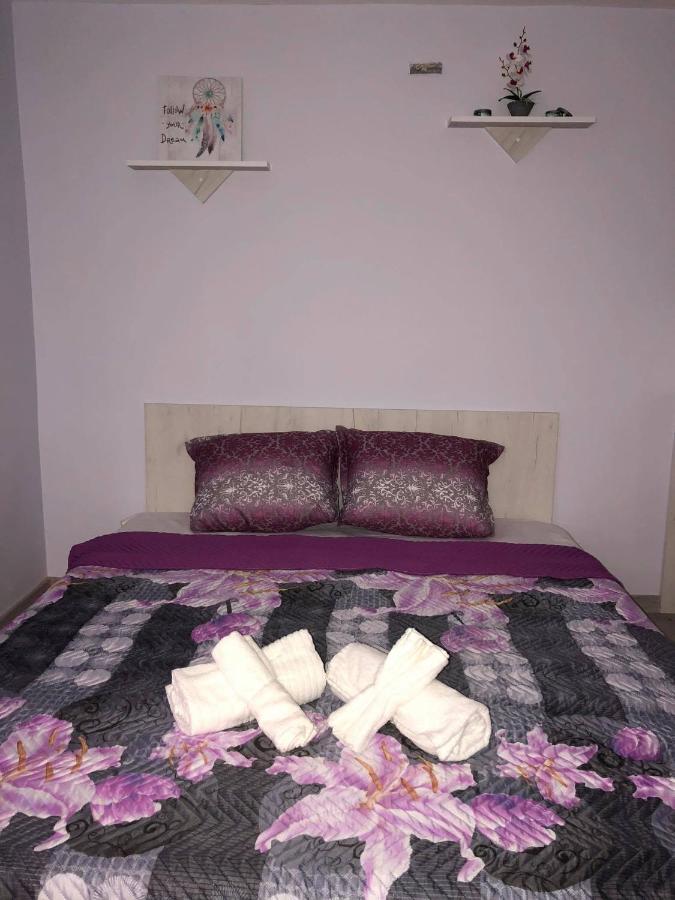 Comfy Studio Apartment By The Flower Market Varna Bagian luar foto