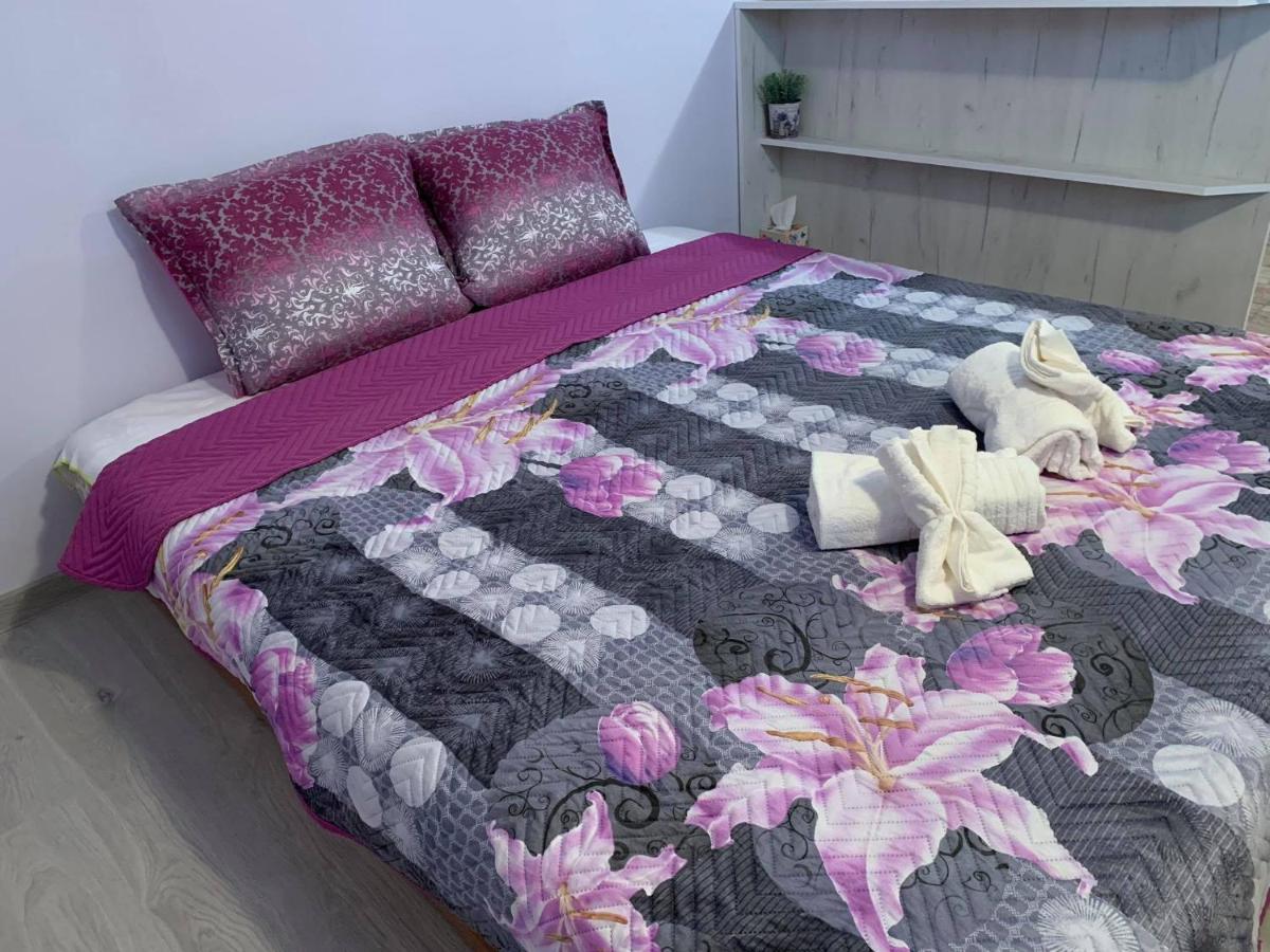 Comfy Studio Apartment By The Flower Market Varna Bagian luar foto