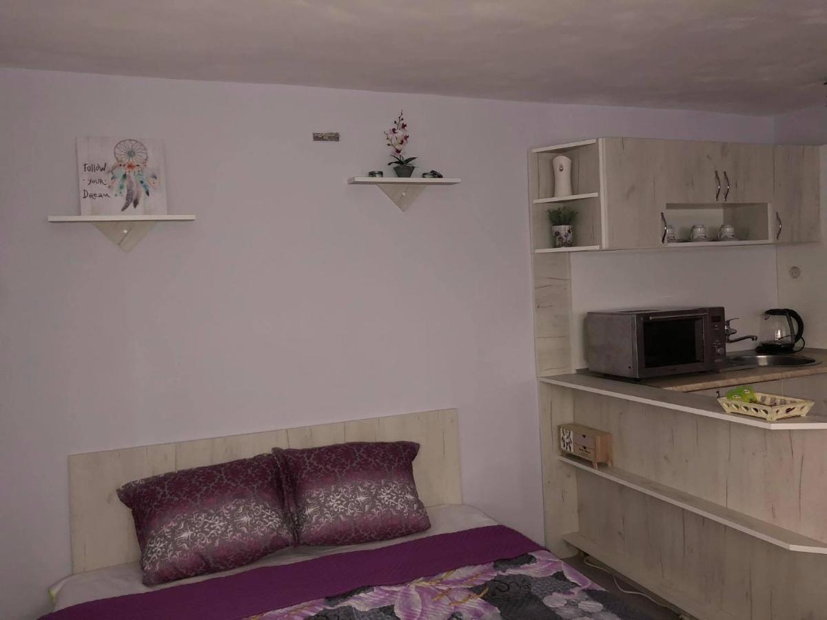 Comfy Studio Apartment By The Flower Market Varna Bagian luar foto