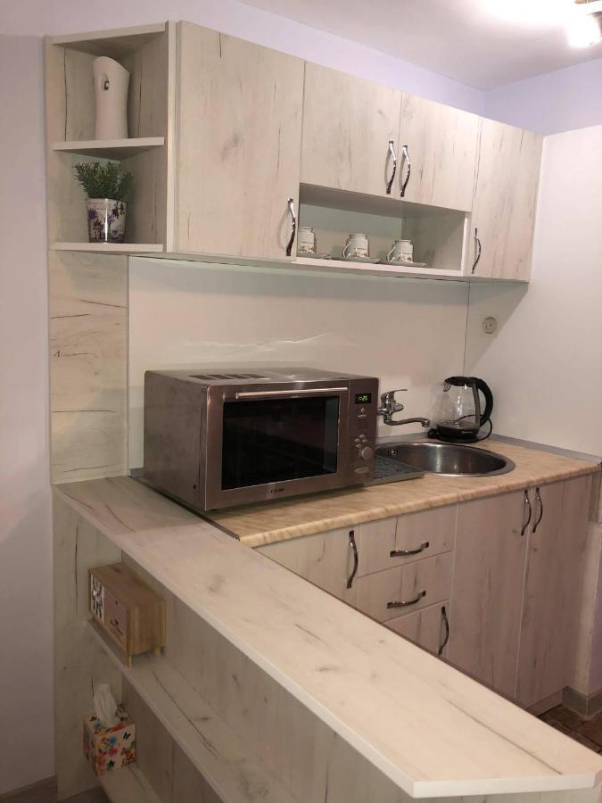 Comfy Studio Apartment By The Flower Market Varna Bagian luar foto