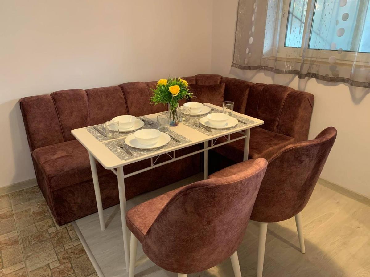 Comfy Studio Apartment By The Flower Market Varna Bagian luar foto