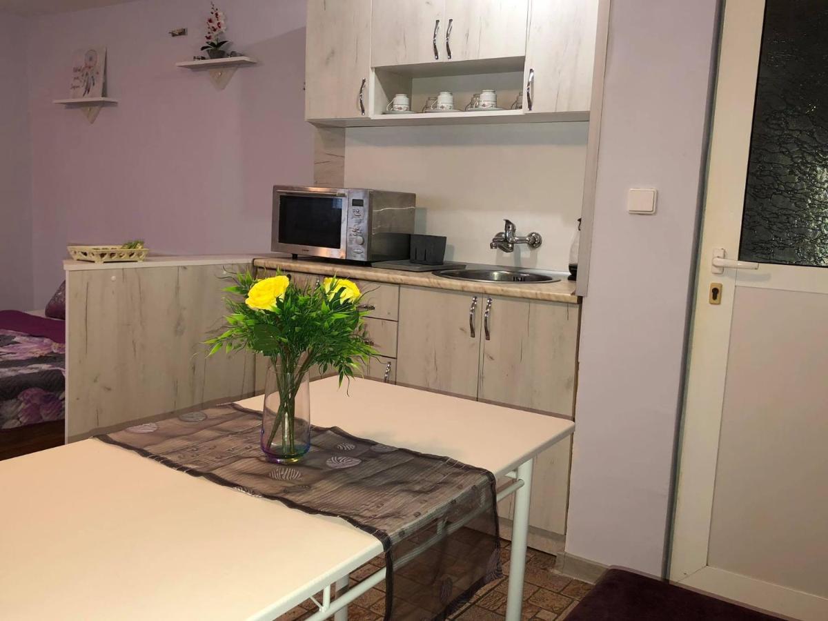 Comfy Studio Apartment By The Flower Market Varna Bagian luar foto